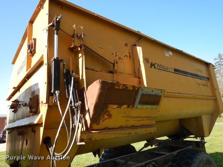 image for item DE5664 2001 Freightliner FL80 feed mixer truck