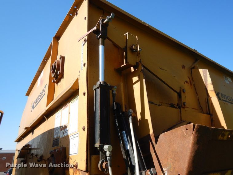 image for item DE5664 2001 Freightliner FL80 feed mixer truck