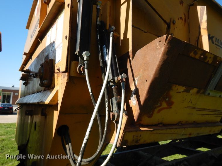 image for item DE5664 2001 Freightliner FL80 feed mixer truck