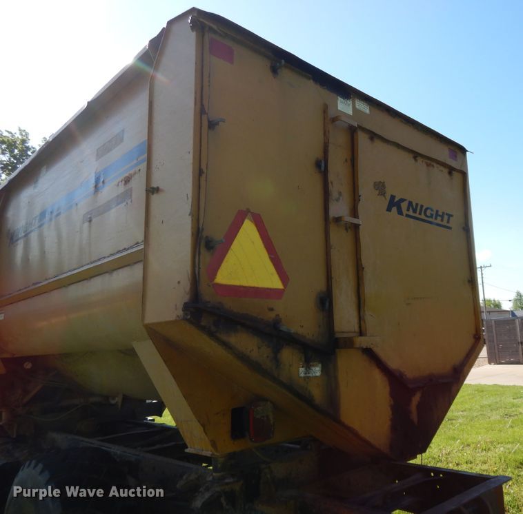 image for item DE5664 2001 Freightliner FL80 feed mixer truck