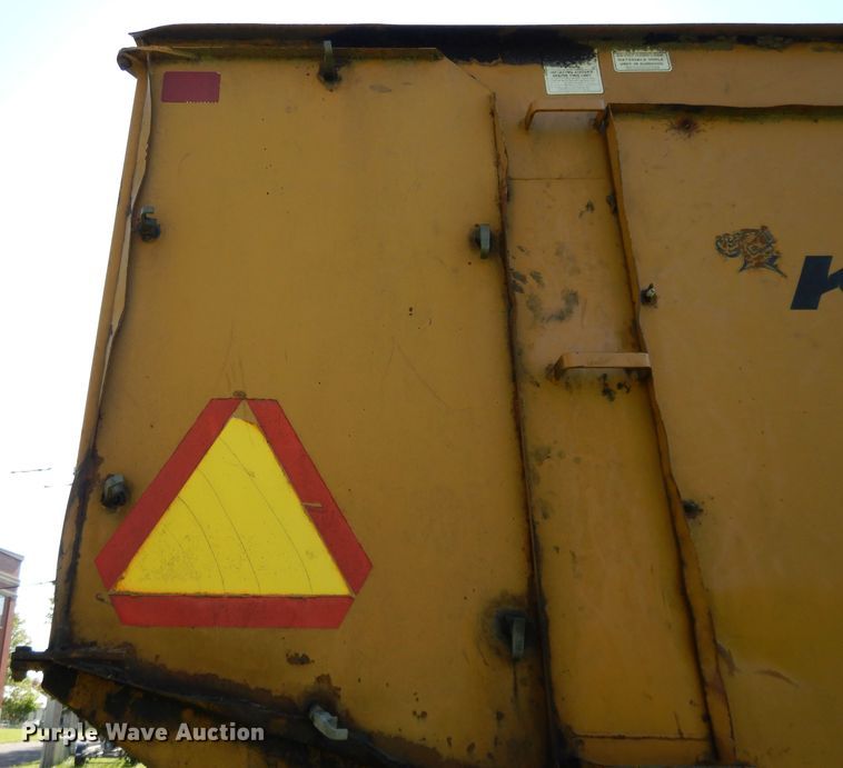 image for item DE5664 2001 Freightliner FL80 feed mixer truck