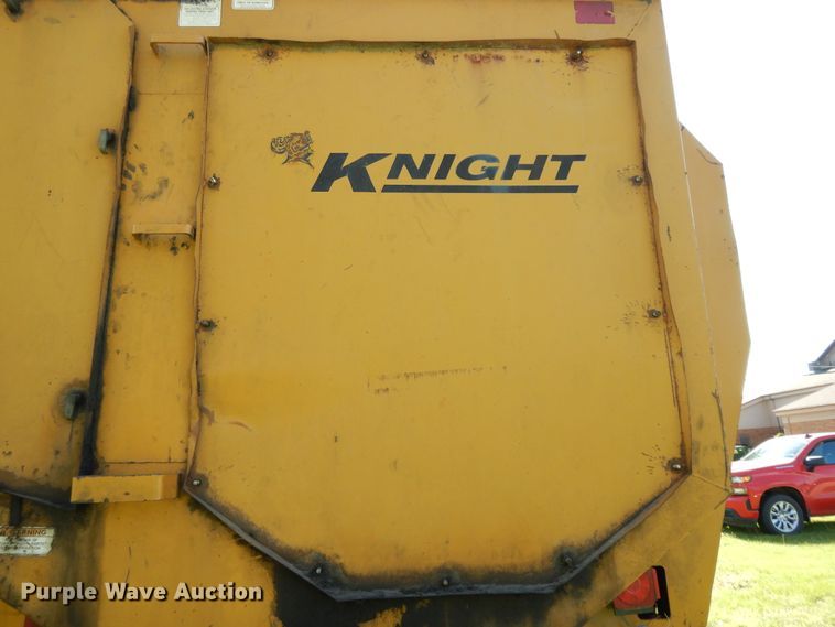 image for item DE5664 2001 Freightliner FL80 feed mixer truck