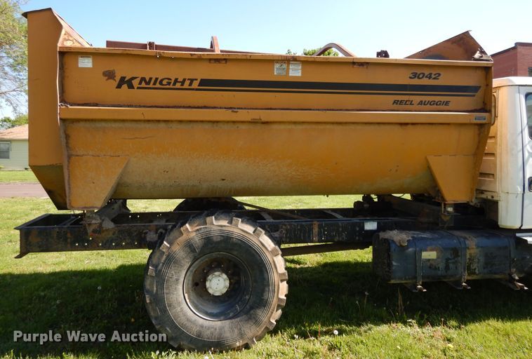 image for item DE5664 2001 Freightliner FL80 feed mixer truck