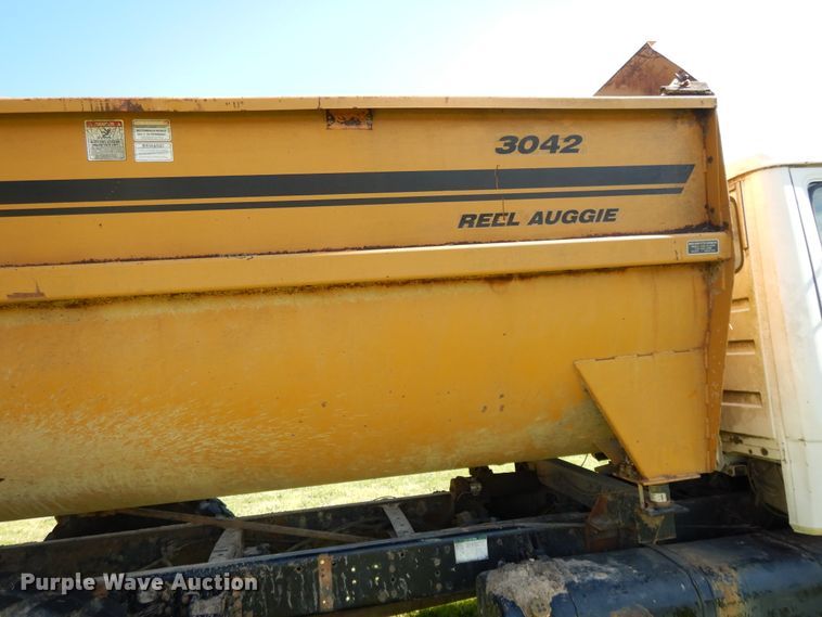 image for item DE5664 2001 Freightliner FL80 feed mixer truck