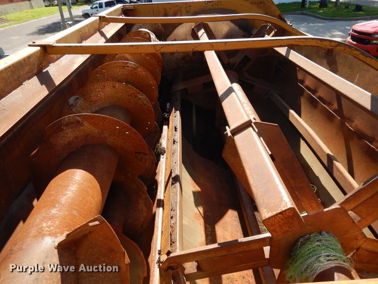 image for item DE5664 2001 Freightliner FL80 feed mixer truck