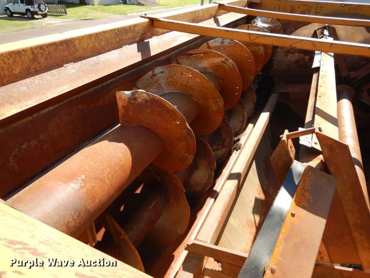 image for item DE5664 2001 Freightliner FL80 feed mixer truck