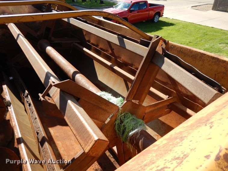 image for item DE5664 2001 Freightliner FL80 feed mixer truck