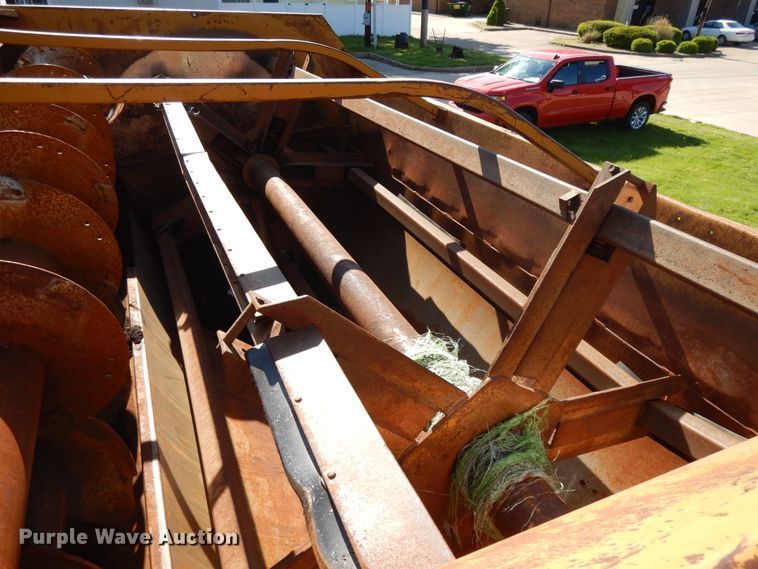 image for item DE5664 2001 Freightliner FL80 feed mixer truck