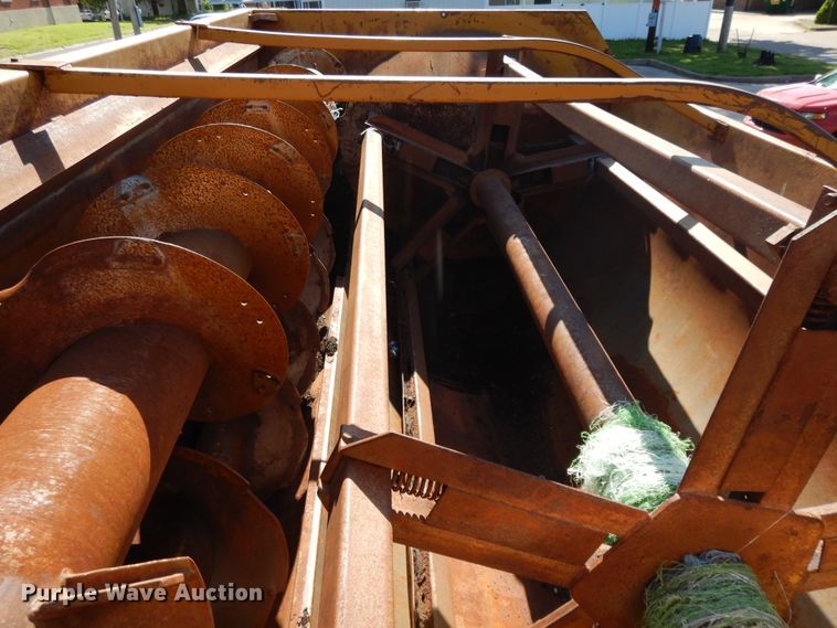 image for item DE5664 2001 Freightliner FL80 feed mixer truck