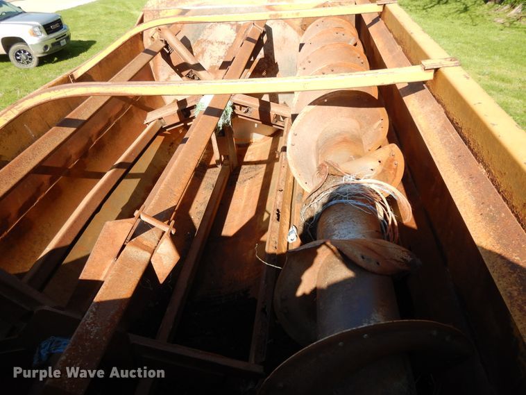 image for item DE5664 2001 Freightliner FL80 feed mixer truck