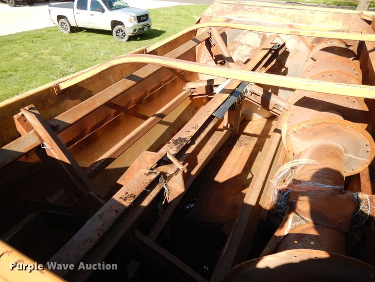 image for item DE5664 2001 Freightliner FL80 feed mixer truck