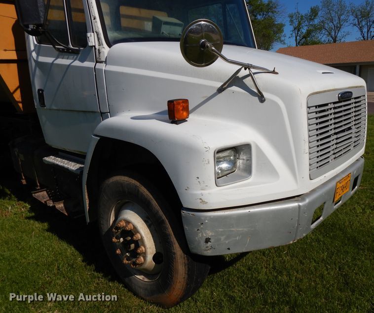 image for item DE5664 2001 Freightliner FL80 feed mixer truck