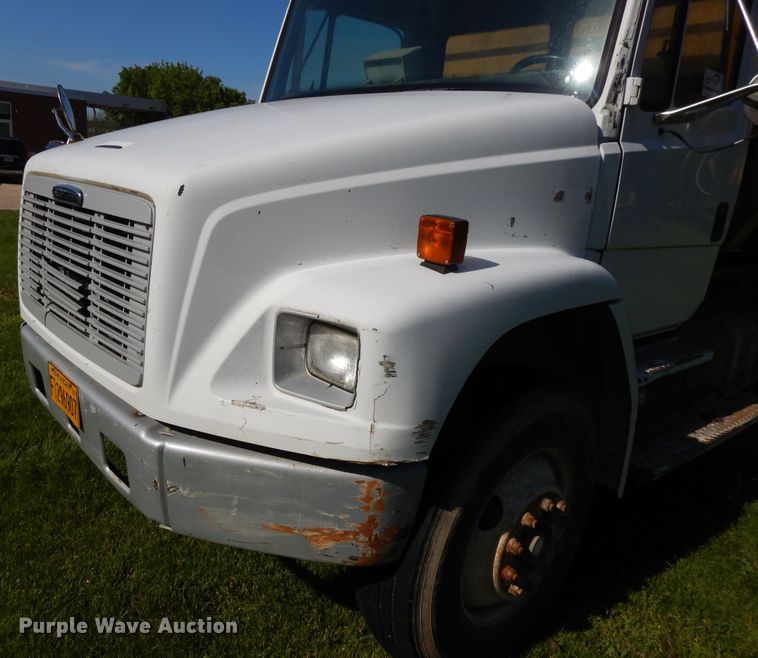 image for item DE5664 2001 Freightliner FL80 feed mixer truck