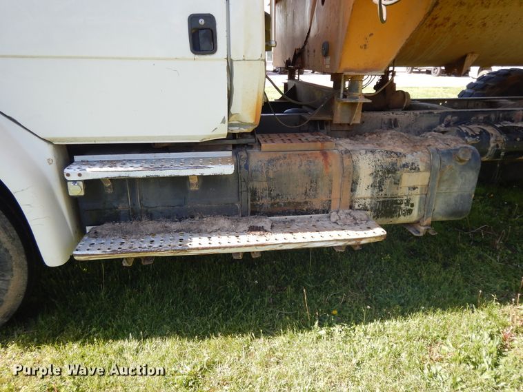 image for item DE5664 2001 Freightliner FL80 feed mixer truck