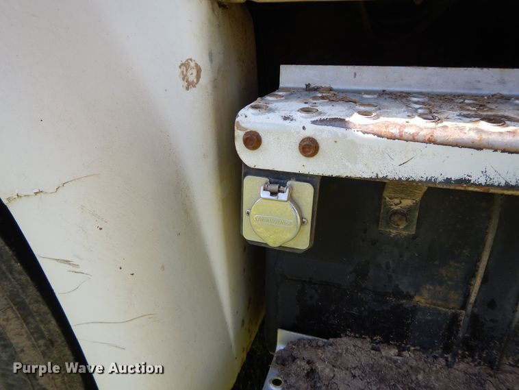 image for item DE5664 2001 Freightliner FL80 feed mixer truck