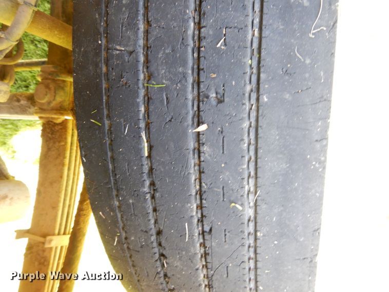 image for item DE5664 2001 Freightliner FL80 feed mixer truck