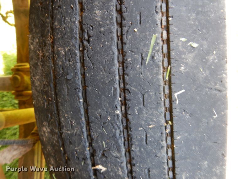 image for item DE5664 2001 Freightliner FL80 feed mixer truck