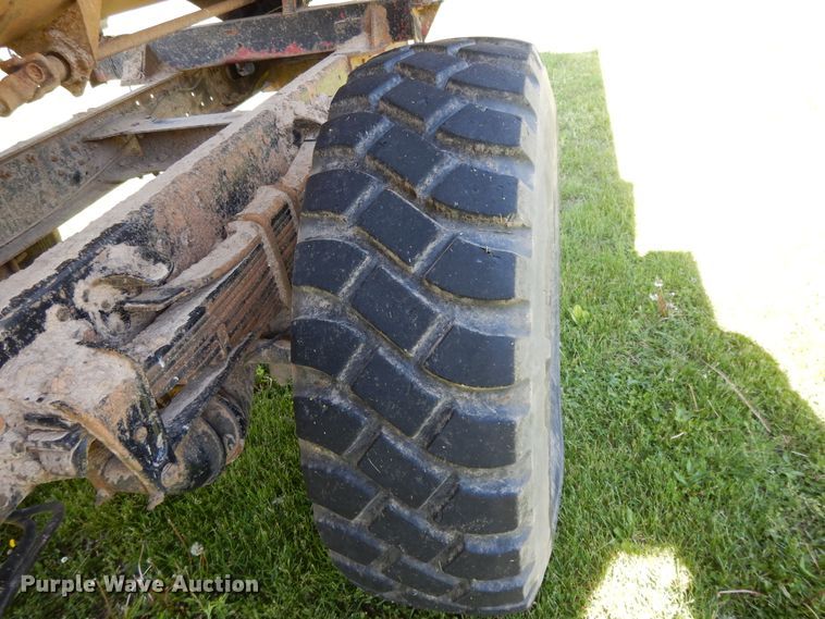 image for item DE5664 2001 Freightliner FL80 feed mixer truck