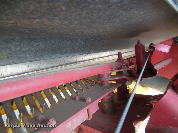 image for item DG0194 2008 New Holland BR7090 round baler