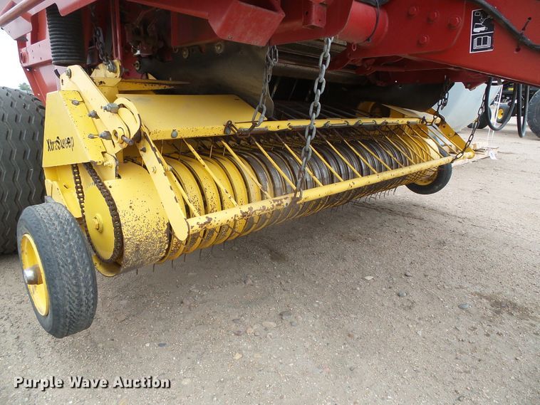 image for item DG0194 2008 New Holland BR7090 round baler