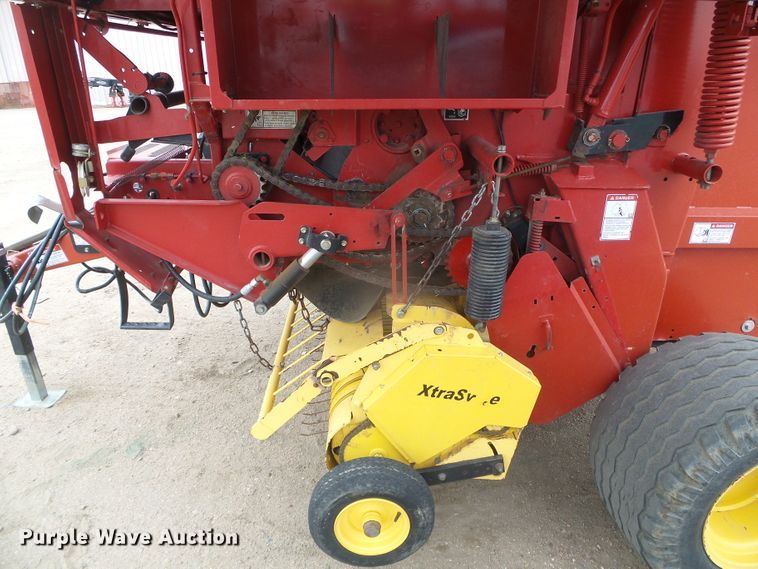 image for item DG0194 2008 New Holland BR7090 round baler