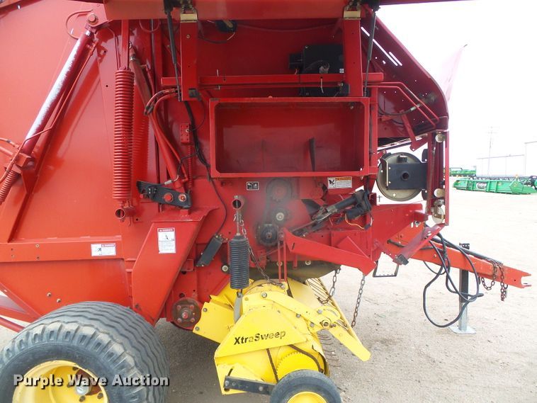 image for item DG0194 2008 New Holland BR7090 round baler