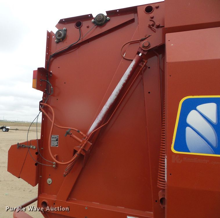 image for item DG0194 2008 New Holland BR7090 round baler