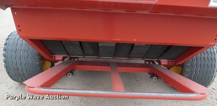 image for item DG0194 2008 New Holland BR7090 round baler