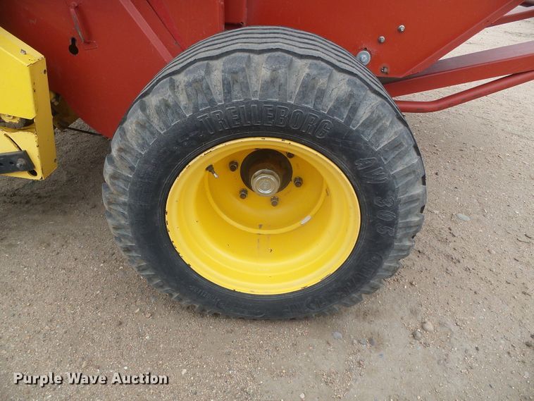 image for item DG0194 2008 New Holland BR7090 round baler