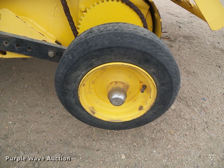 image for item DG0194 2008 New Holland BR7090 round baler