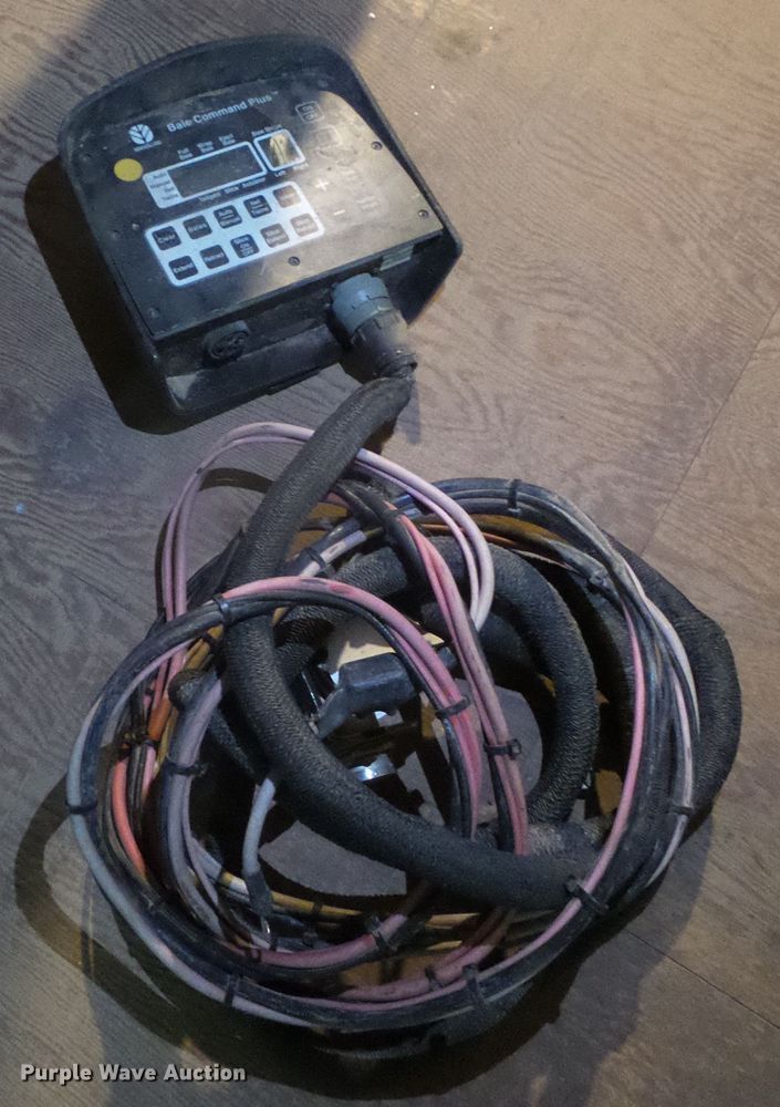 image for item DG0194 2008 New Holland BR7090 round baler