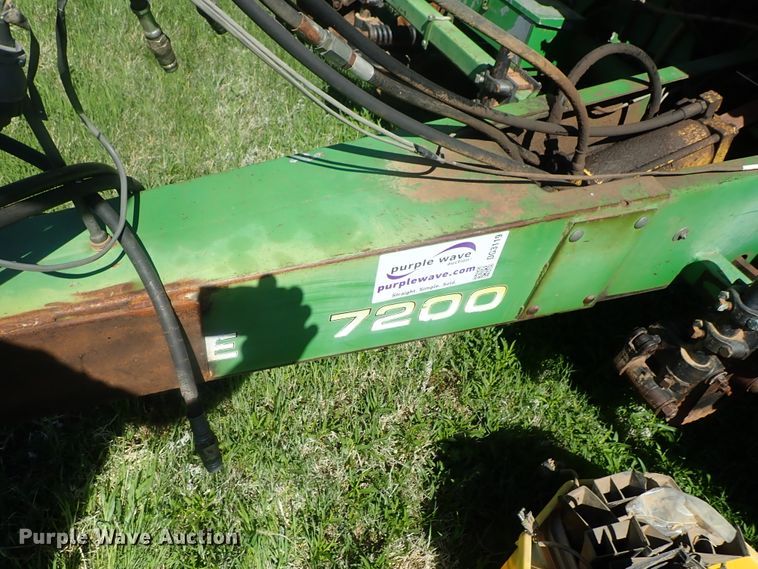 image for item DG3119 1998 John Deere 7200 Max Emerge II no-till planter