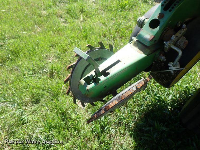 image for item DG3119 1998 John Deere 7200 Max Emerge II no-till planter