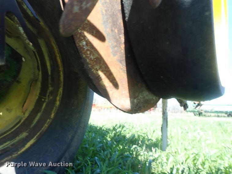 image for item DG3119 1998 John Deere 7200 Max Emerge II no-till planter