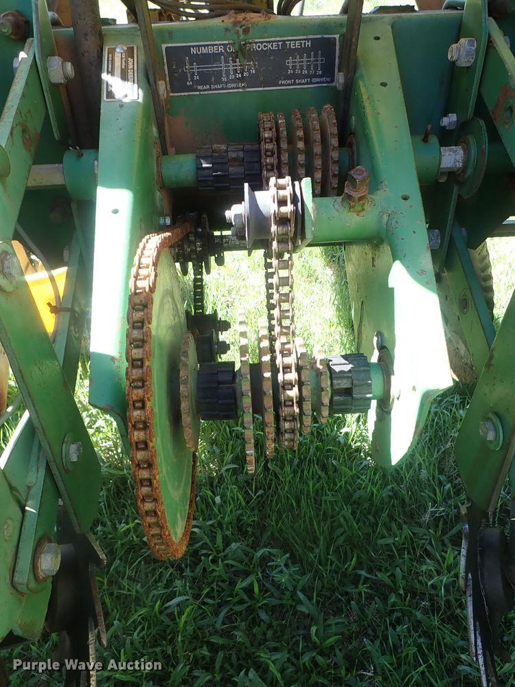 image for item DG3119 1998 John Deere 7200 Max Emerge II no-till planter