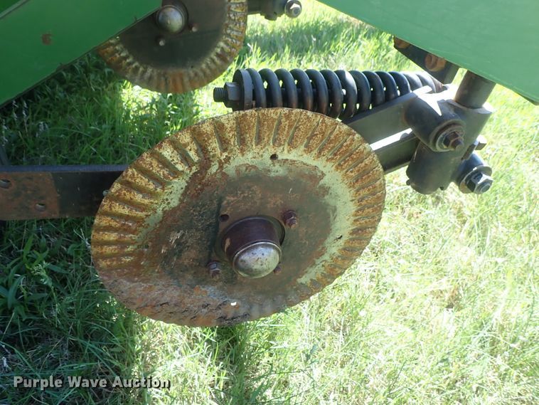 image for item DG3119 1998 John Deere 7200 Max Emerge II no-till planter