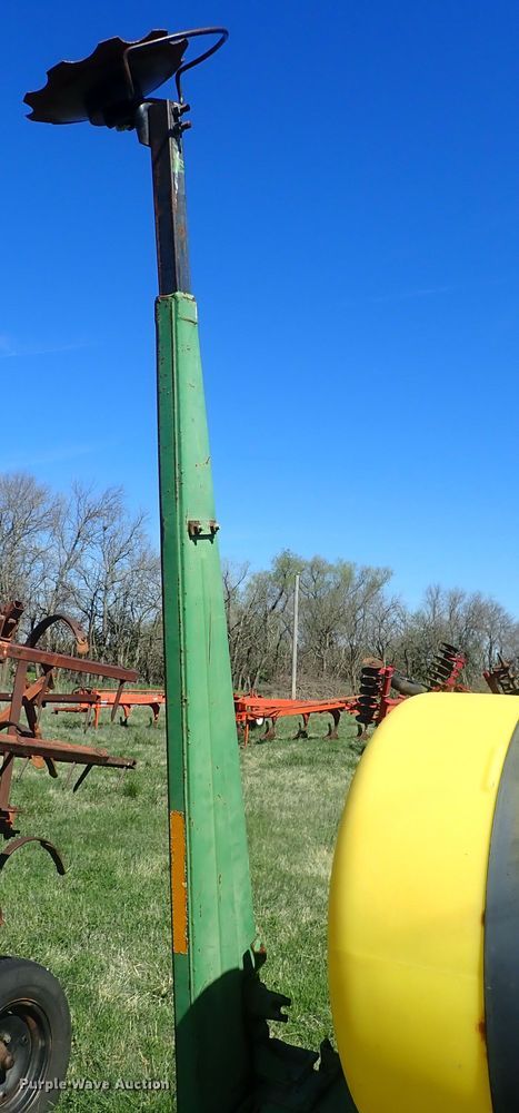 image for item DG3119 1998 John Deere 7200 Max Emerge II no-till planter