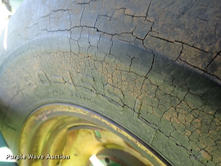 image for item DG3119 1998 John Deere 7200 Max Emerge II no-till planter