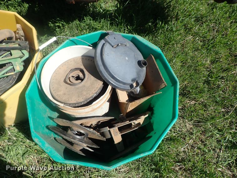 image for item DG3119 1998 John Deere 7200 Max Emerge II no-till planter