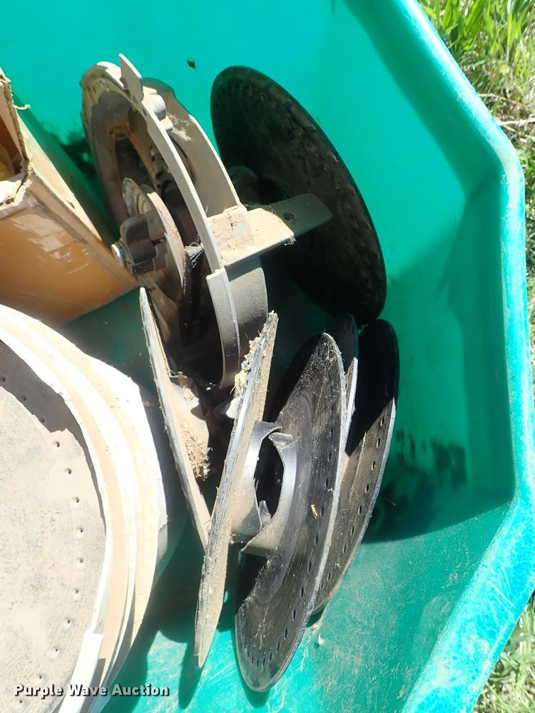 image for item DG3119 1998 John Deere 7200 Max Emerge II no-till planter