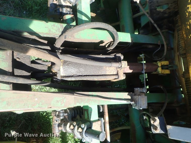 image for item DG3119 1998 John Deere 7200 Max Emerge II no-till planter