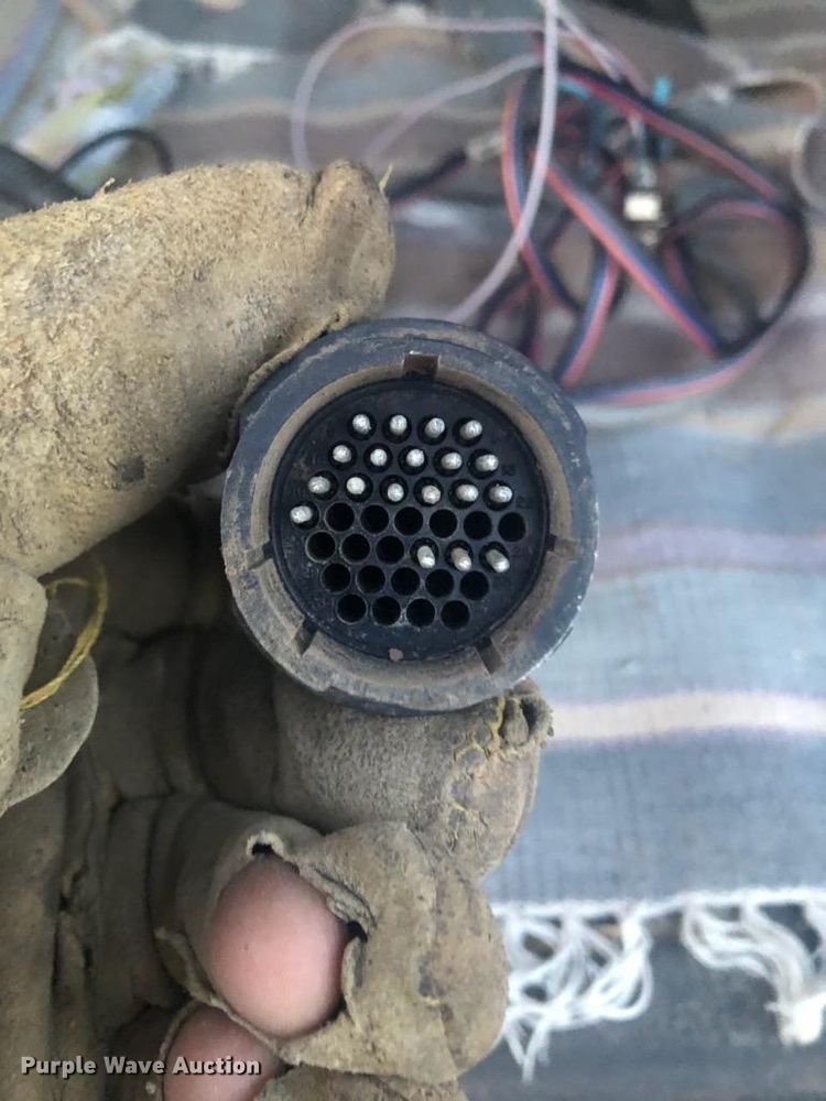 image for item DG3119 1998 John Deere 7200 Max Emerge II no-till planter