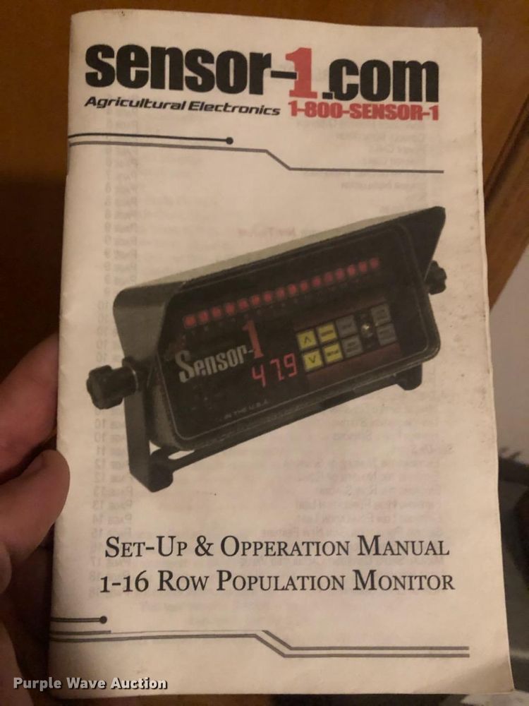 image for item DG3119 1998 John Deere 7200 Max Emerge II no-till planter