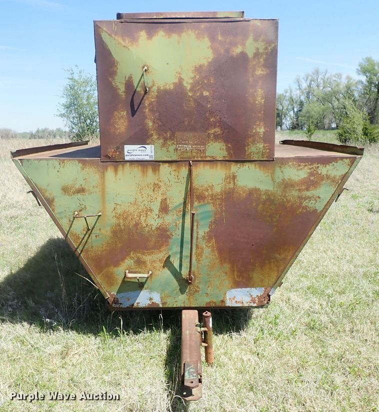 Steel livestock feeder in Inman, KS Item DG3133 sold Purple Wave
