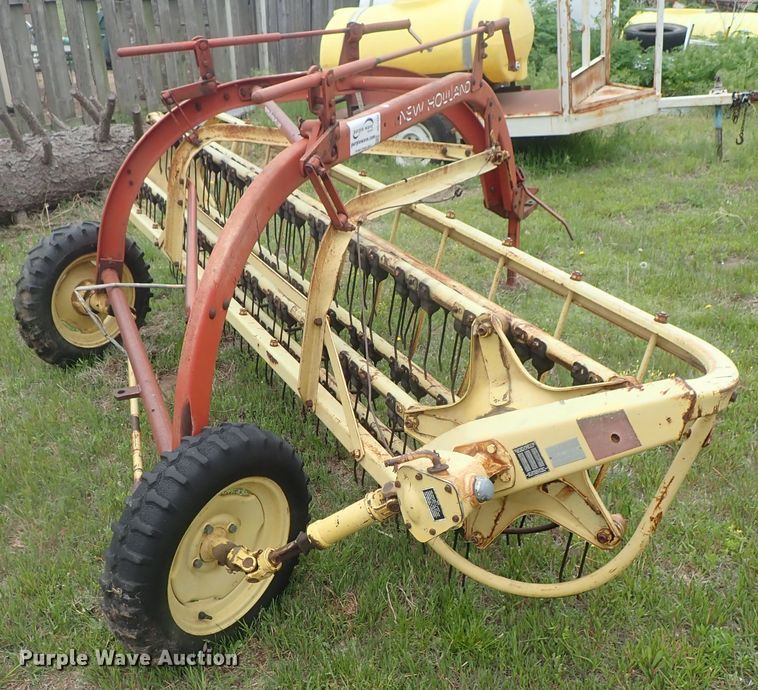 image for item DG3154 New Holland 260 hay rake