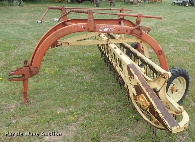 image for item DG3154 New Holland 260 hay rake