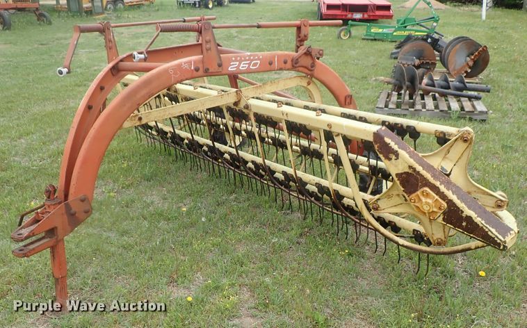 image for item DG3154 New Holland 260 hay rake