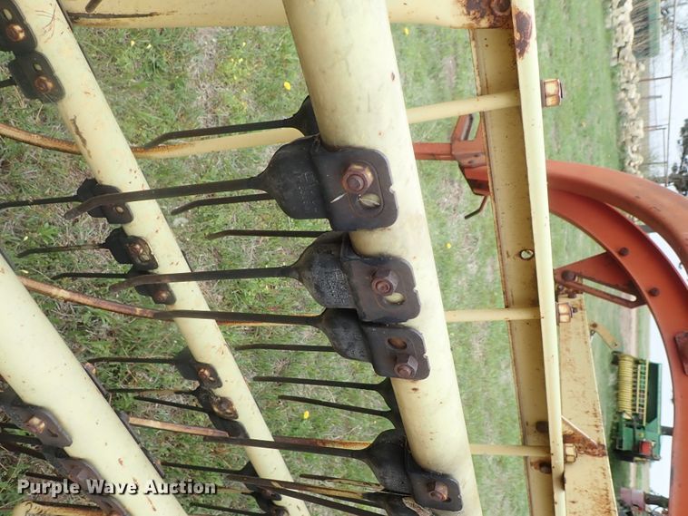 image for item DG3154 New Holland 260 hay rake