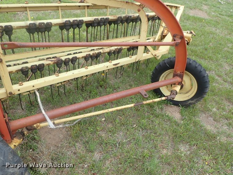 image for item DG3154 New Holland 260 hay rake