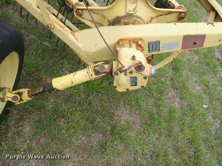 image for item DG3154 New Holland 260 hay rake